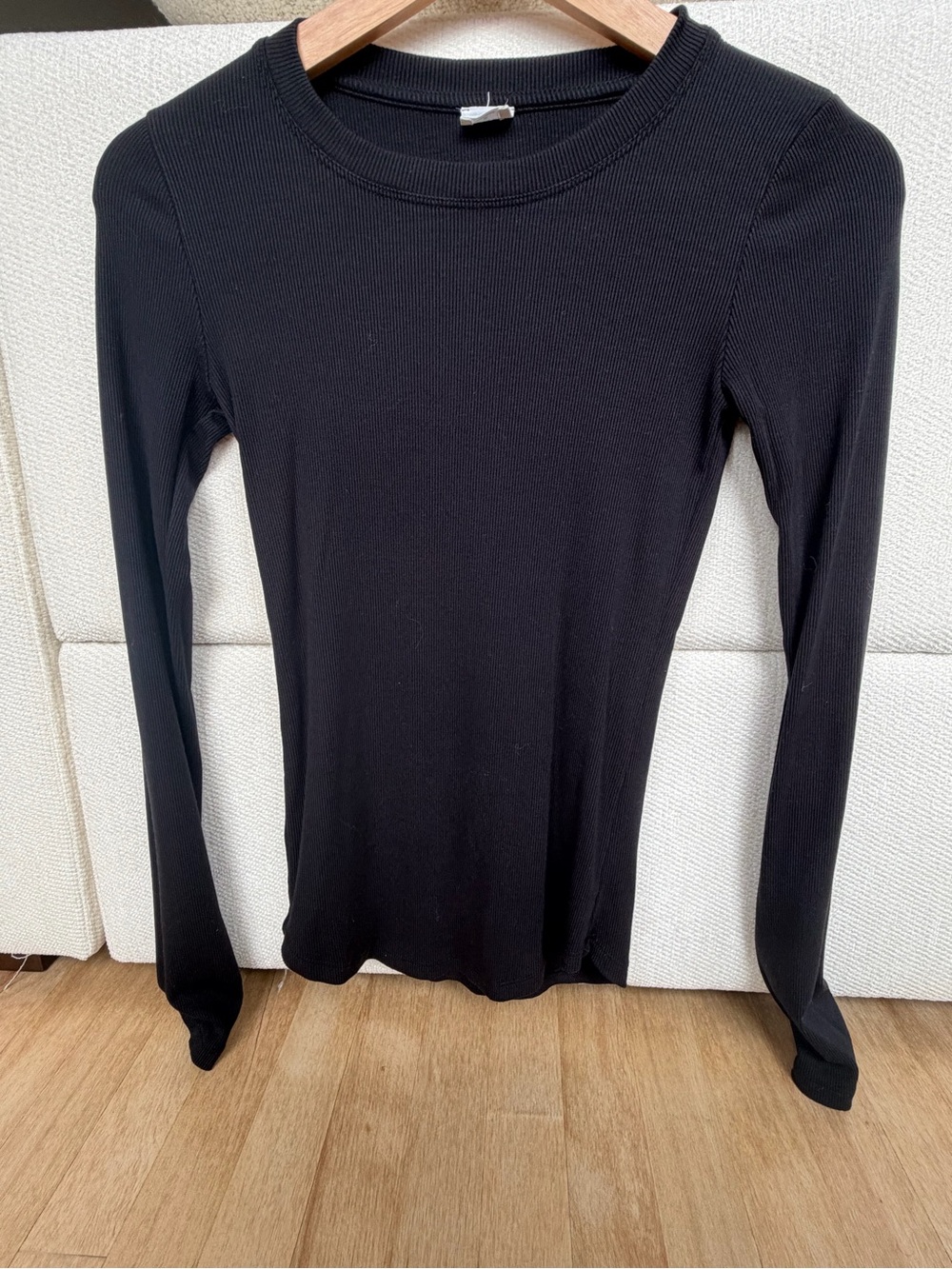 Wilfred Black Ribbed Long-Sleeve Crewneck Tee